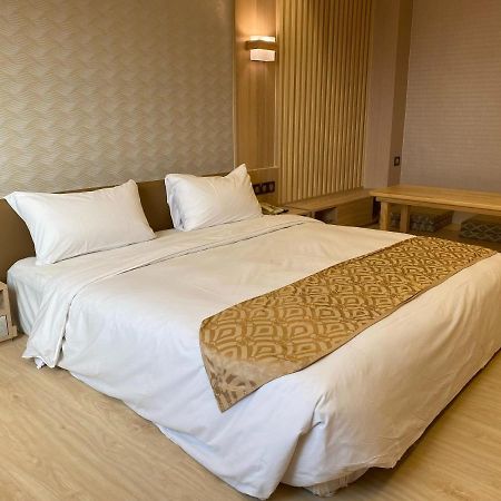 Wang Fu Hotel Miaoli Buitenkant foto