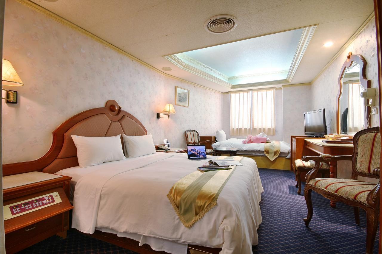 Wang Fu Hotel Miaoli Buitenkant foto