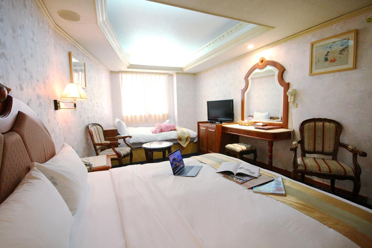 Wang Fu Hotel Miaoli Buitenkant foto